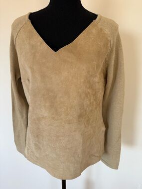 Women’s V-Neck Suede-Front Sweater in Taupe size M 100% pig leather. Long sleeve
